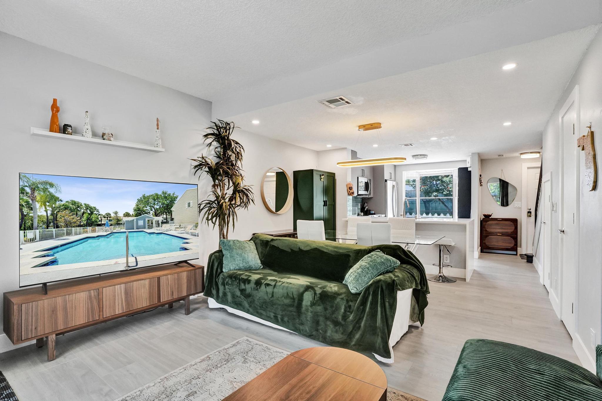 201 Southwest 3rd Street, Unit 201 Pompano Beach, FL 33060 - Photo 16 of 42 DSC02402
