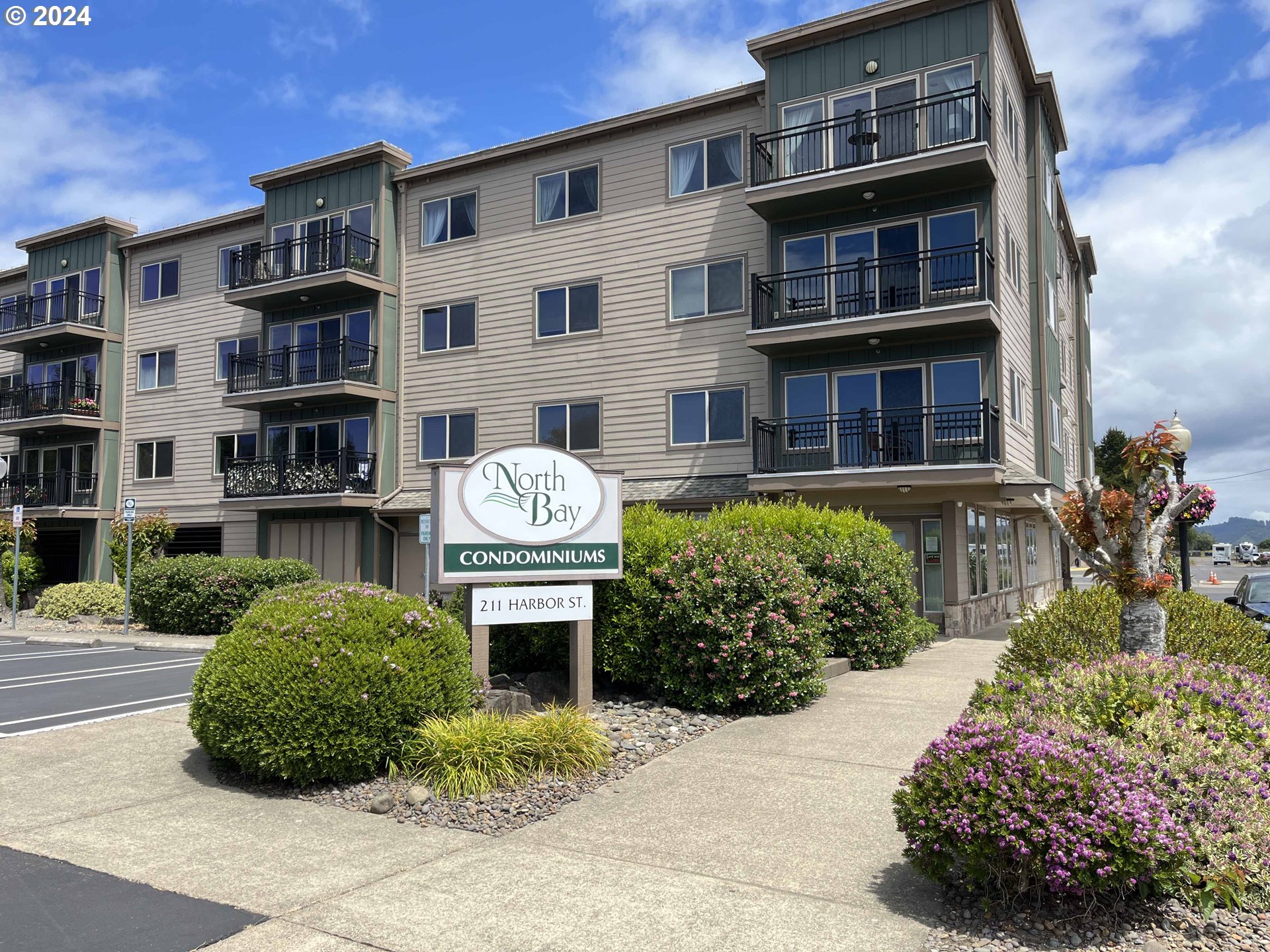 211 Harbor Street, Unit 31 Florence, OR 97439 - Photo 2 of 44 a front view of a building with a garden