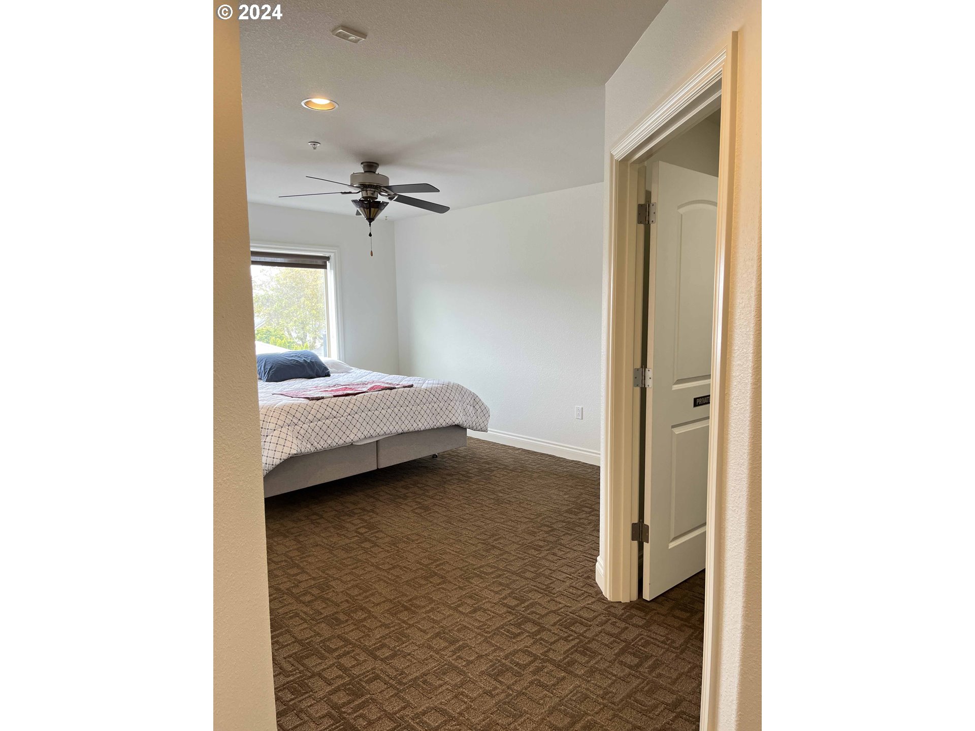 211 Harbor Street, Unit 31 Florence, OR 97439 - Photo 34 of 44 a view of a room with a ceiling fan