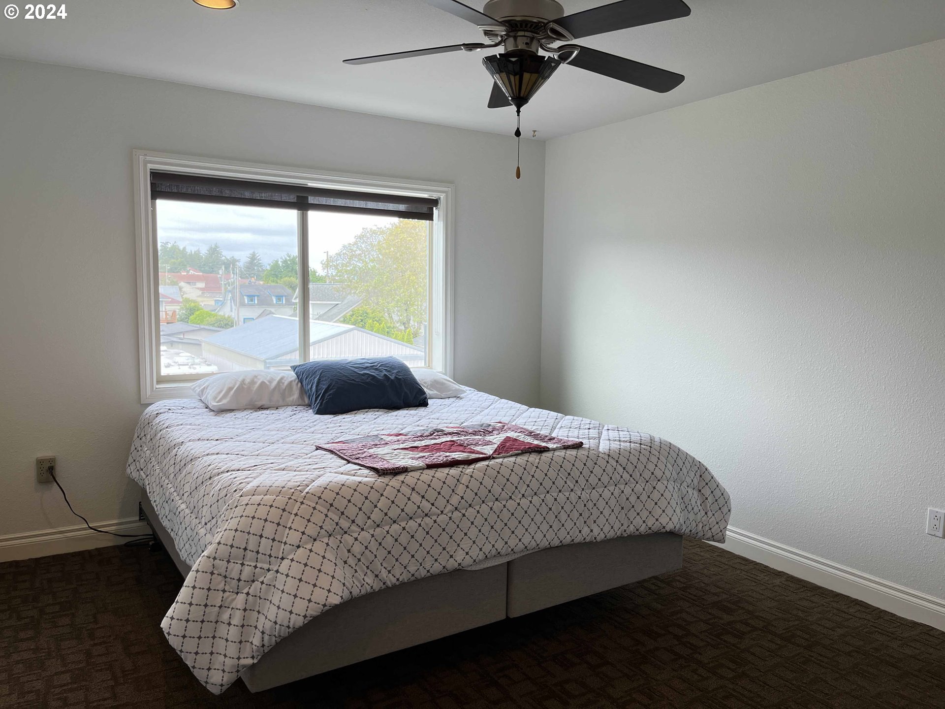 211 Harbor Street, Unit 31 Florence, OR 97439 - Photo 35 of 44 a bedroom with a bed and window