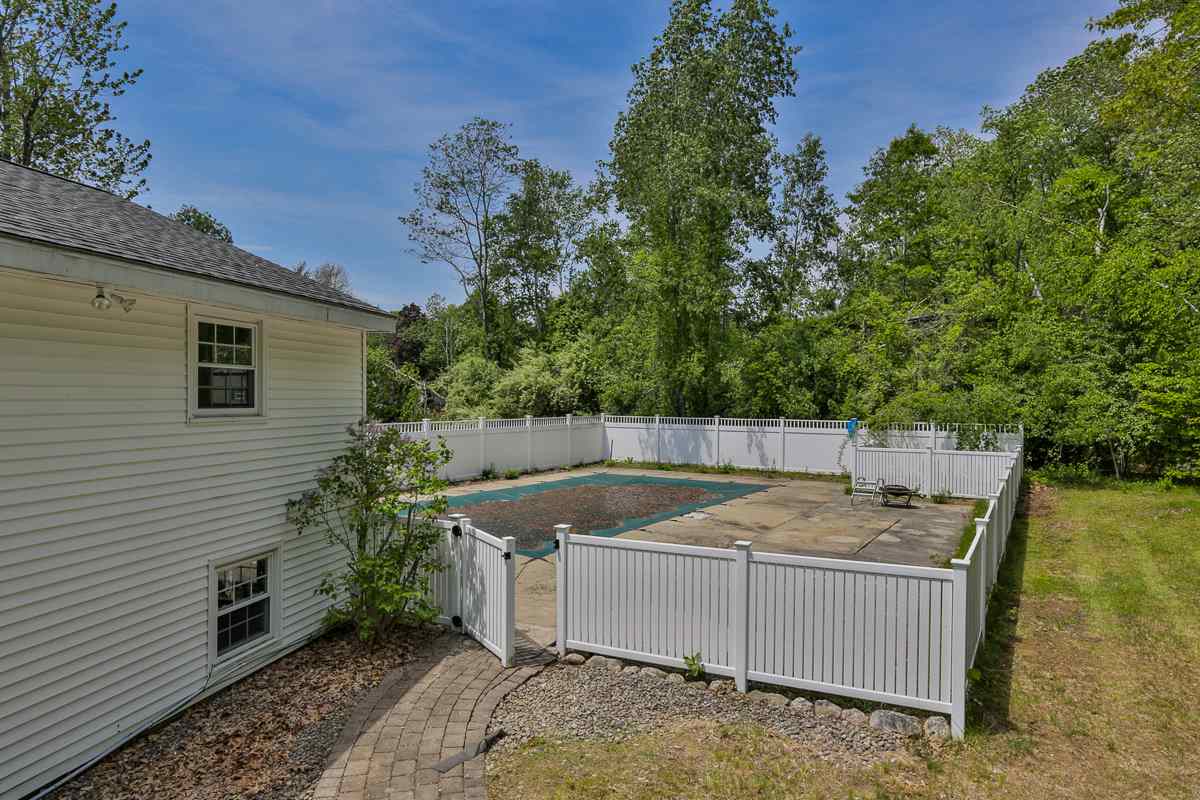 2 Walker Road Atkinson, NH 03811 - Photo 37 of 40