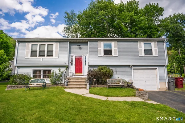 $384,900 | 39 Harlow Court, Naugatuck, CT 06770