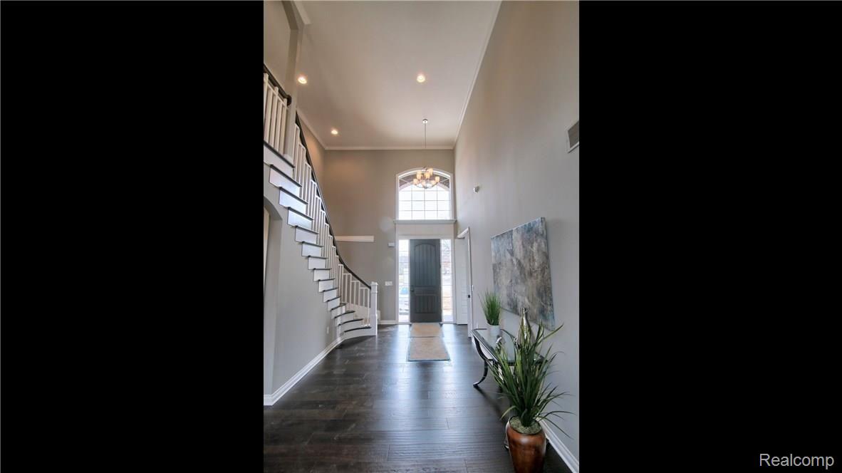 53901 Jewell Road Utica, MI 48315 - Photo 5 of 32 Foyer.jpg