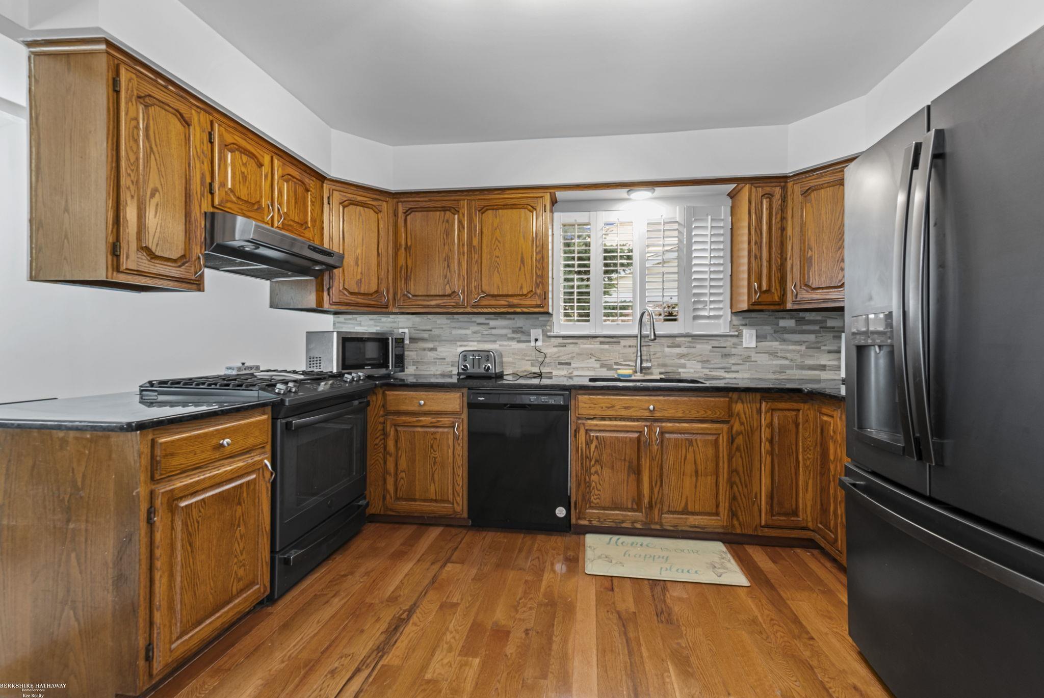47121 Barbara Road Macomb, MI 48044 - Photo 8 of 31