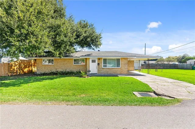 $1,750 | 542 Marino Drive, Norco, LA 70079