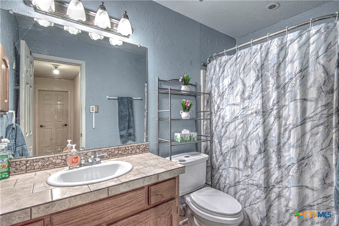 4802 Stone Ridge Drive Temple, TX 76502 - Photo 20 of 27 QUEST BATHROOM