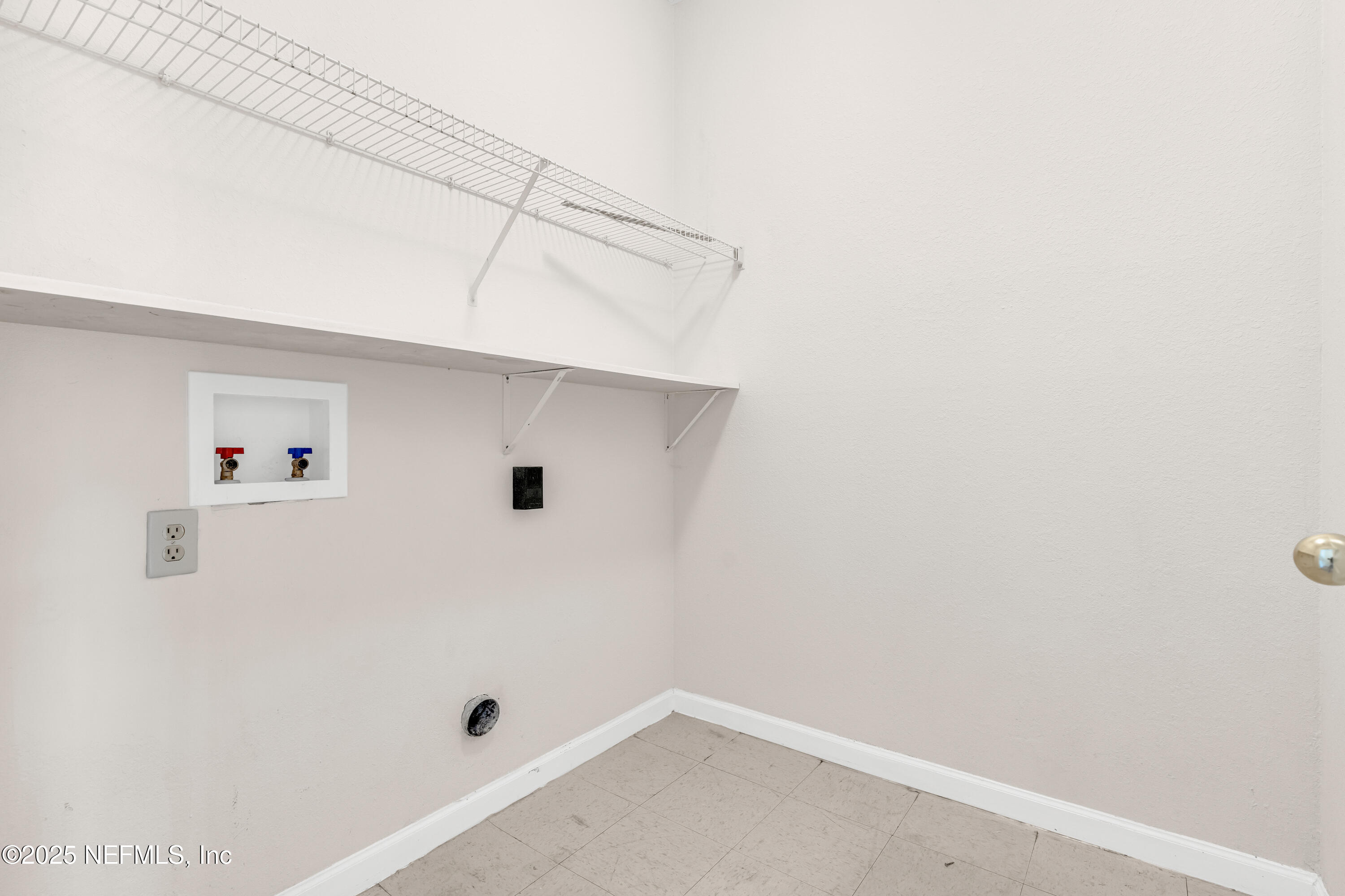 10901 Burnt Mill Road, Unit 307 Jacksonville, FL 32256 - Photo 11 of 28 Laundry