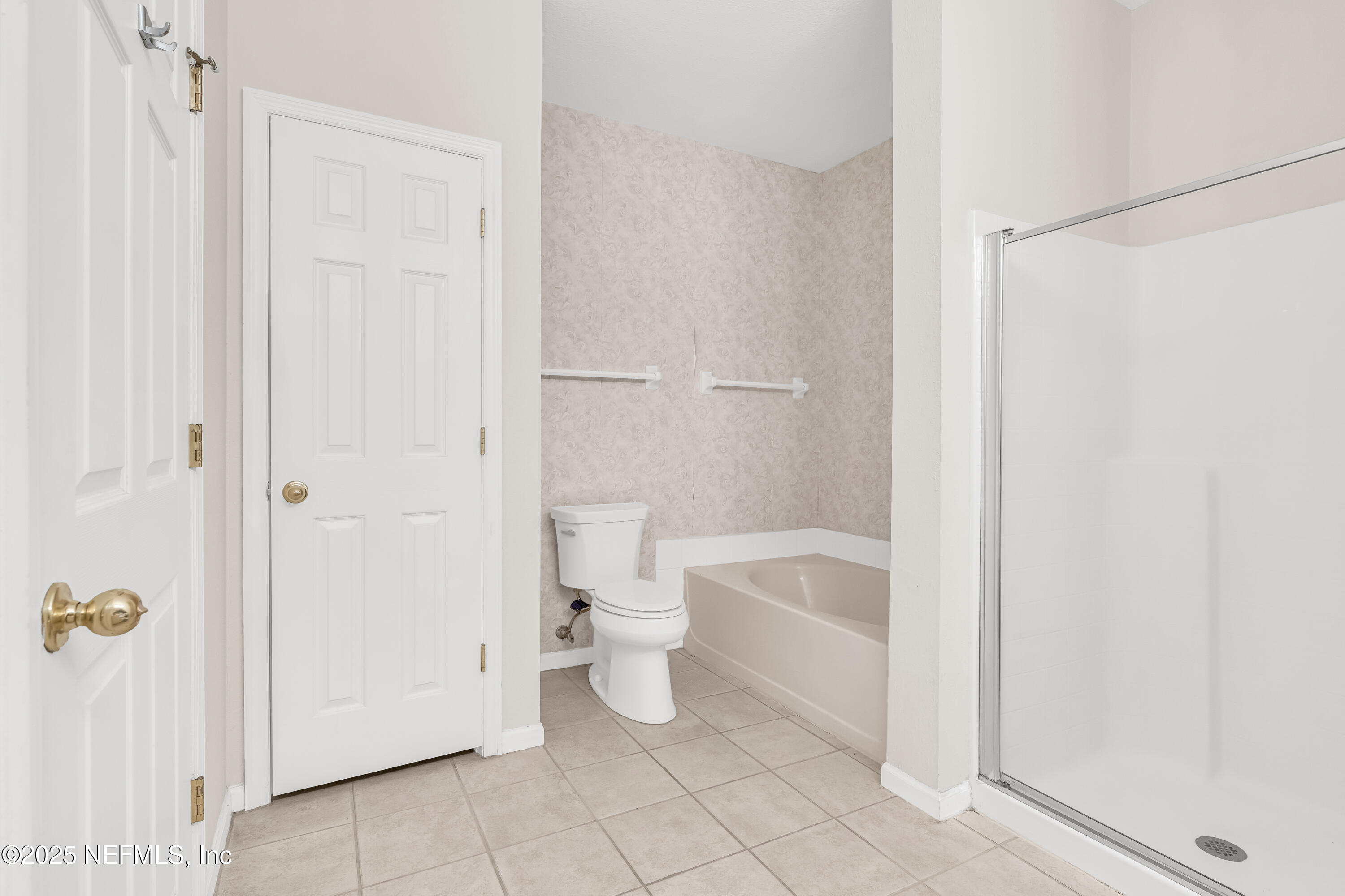 10901 Burnt Mill Road, Unit 307 Jacksonville, FL 32256 - Photo 13 of 28 master bath 2