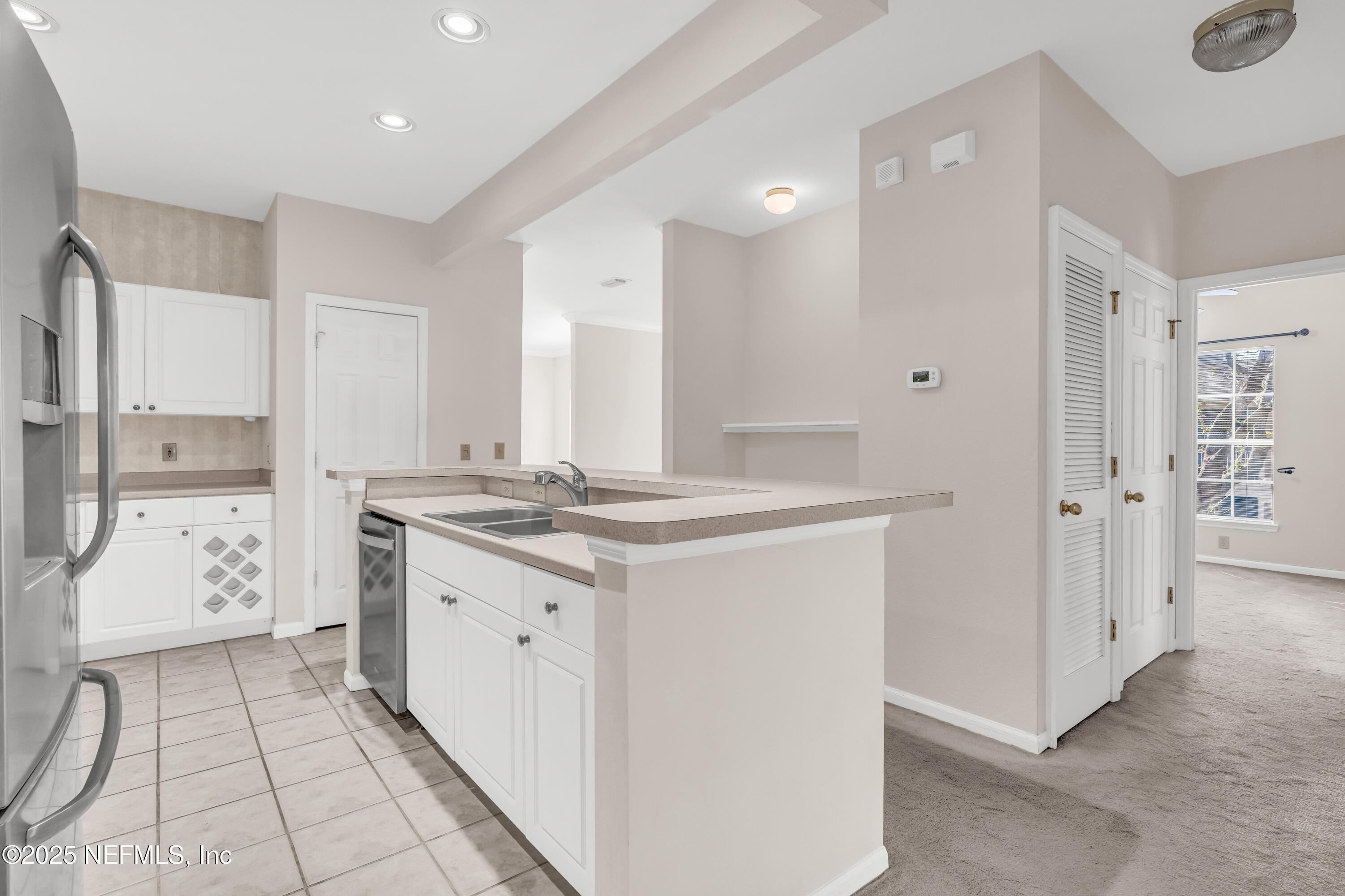 10901 Burnt Mill Road, Unit 307 Jacksonville, FL 32256 - Photo 2 of 28 Kitchen 3