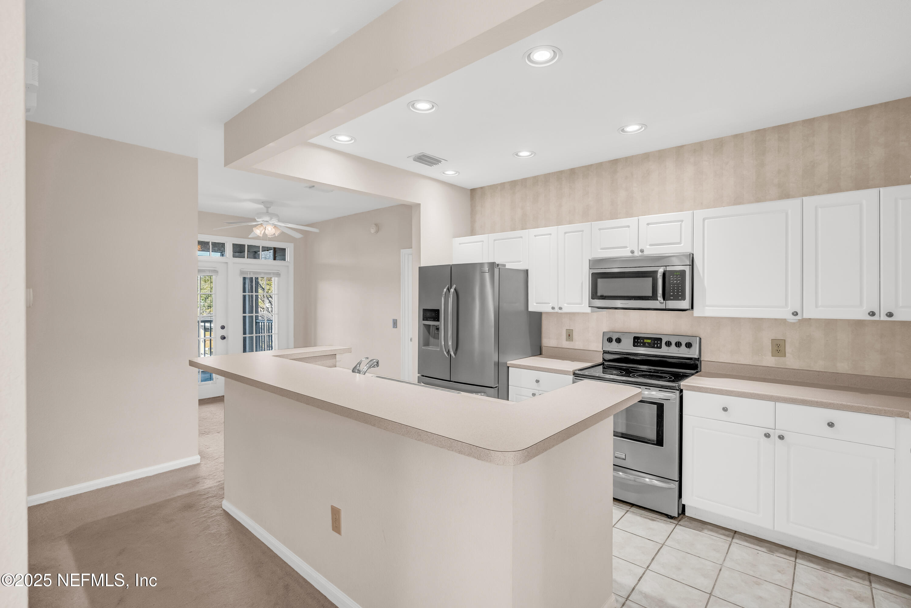 10901 Burnt Mill Road, Unit 307 Jacksonville, FL 32256 - Photo 3 of 28 Kitchen 1