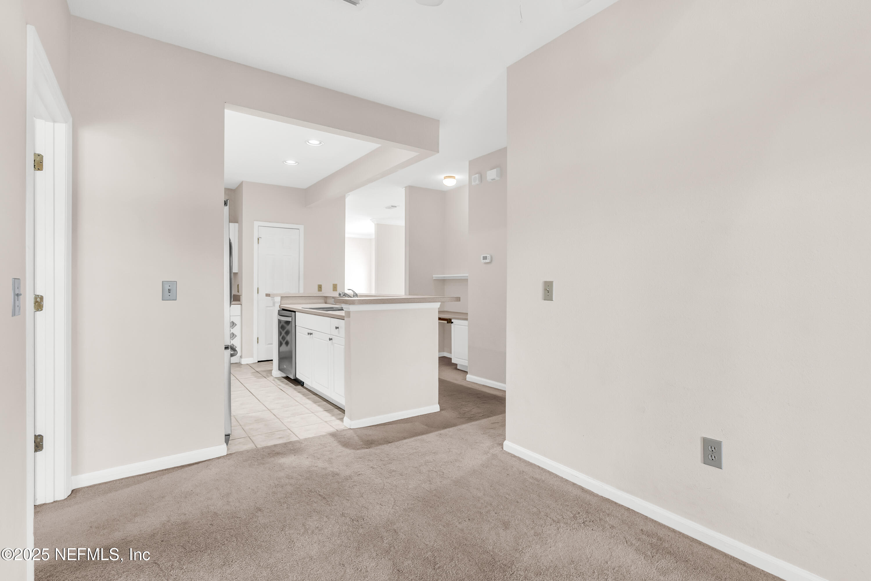 10901 Burnt Mill Road, Unit 307 Jacksonville, FL 32256 - Photo 6 of 28 Breakfast nook 3