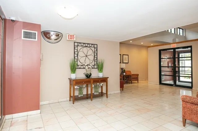 $489,900 | 200 Ledgewood Drive, Unit 505, Stoneham, MA 02180