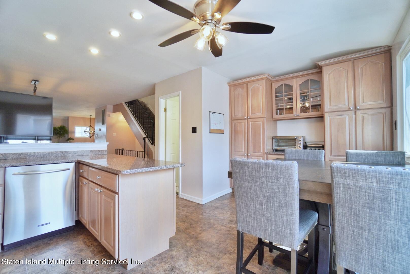 18 Pembrook Loop Staten Island, NY 10309 - Photo 11 of 40 Photo Mar 19, 11 38 59 AM