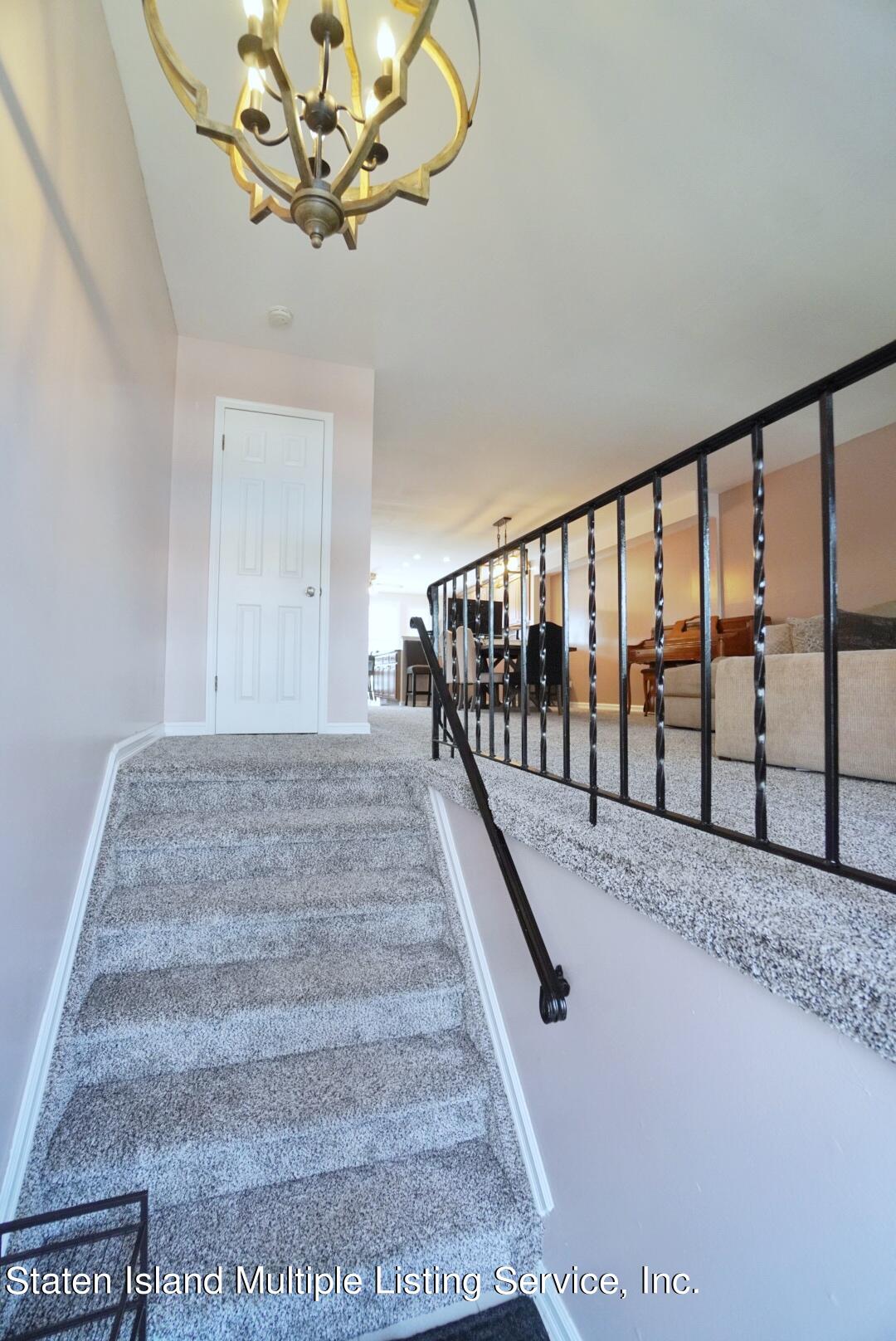 18 Pembrook Loop Staten Island, NY 10309 - Photo 2 of 40 Photo Mar 19, 11 42 41 AM