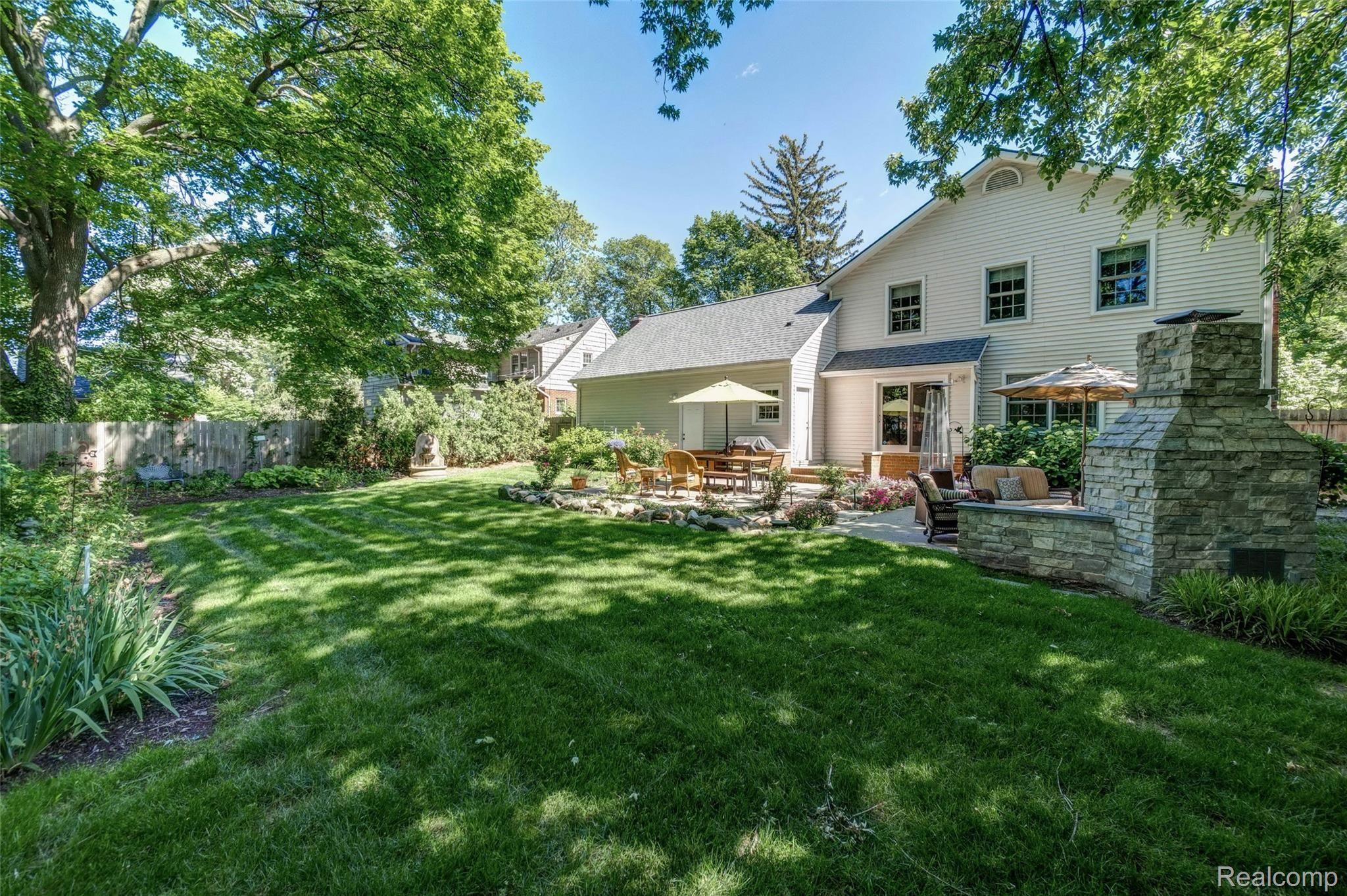 1051 Rivenoak Street Birmingham, MI 48009 - Photo 35 of 37 1051 Rivenoak_33.jpg