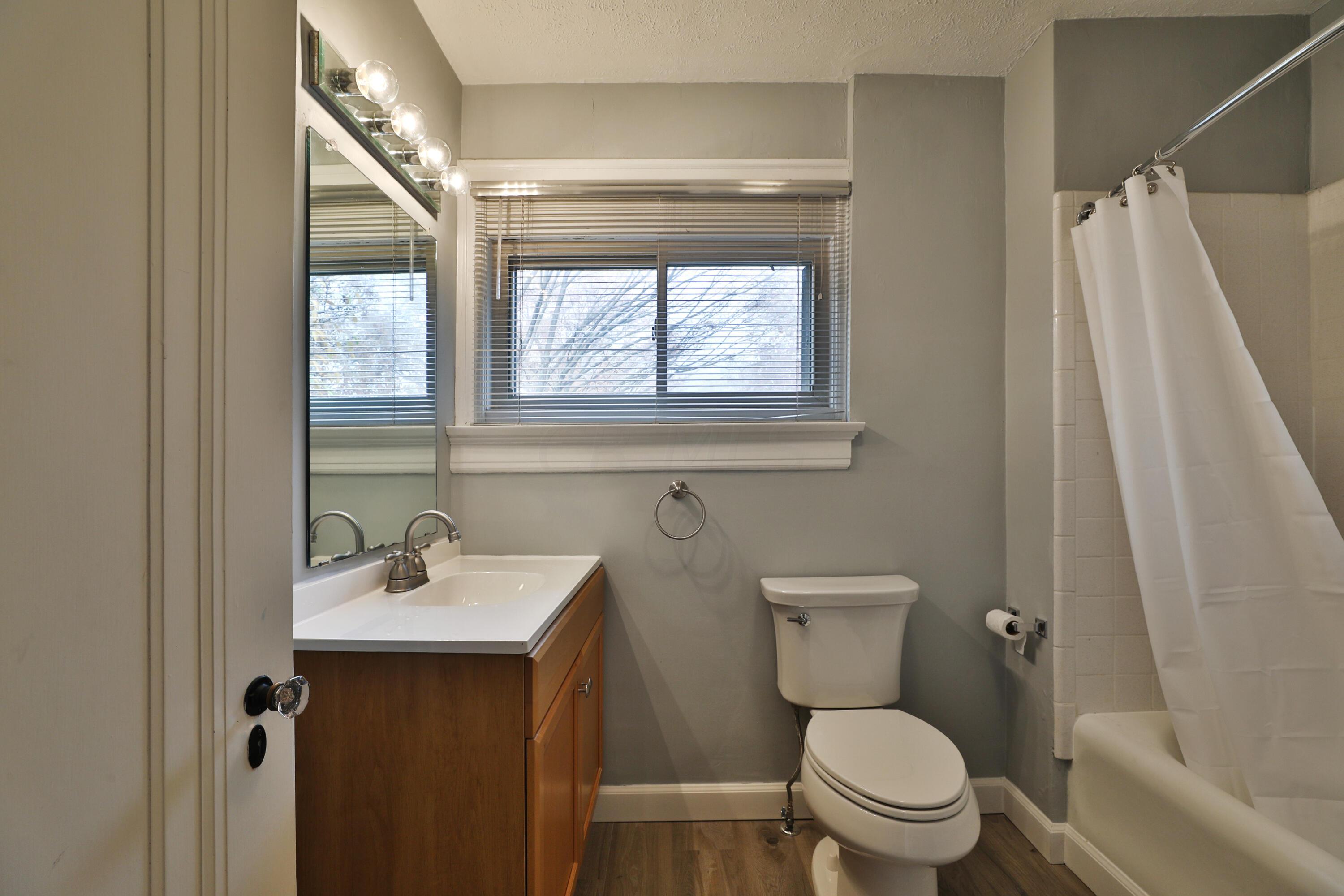 92 North Ardmore Road Bexley, OH 43209 - Photo 28 of 54 2nd floor Full Bathroom