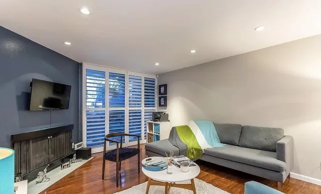 $1,800 | 8530 Holloway Drive, West Hollywood, CA 90069