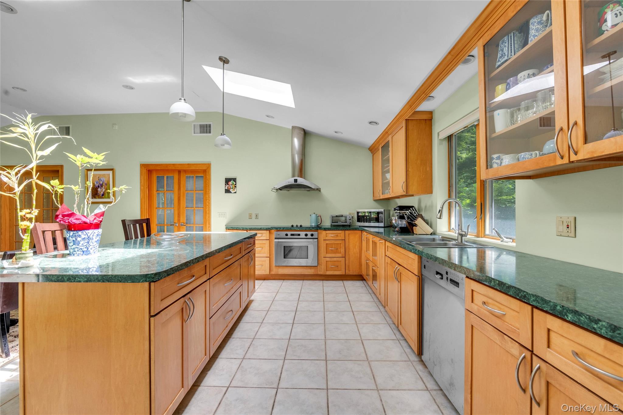 5 Eden Roc Drive Locust Valley, NY 11560 - Photo 11 of 30