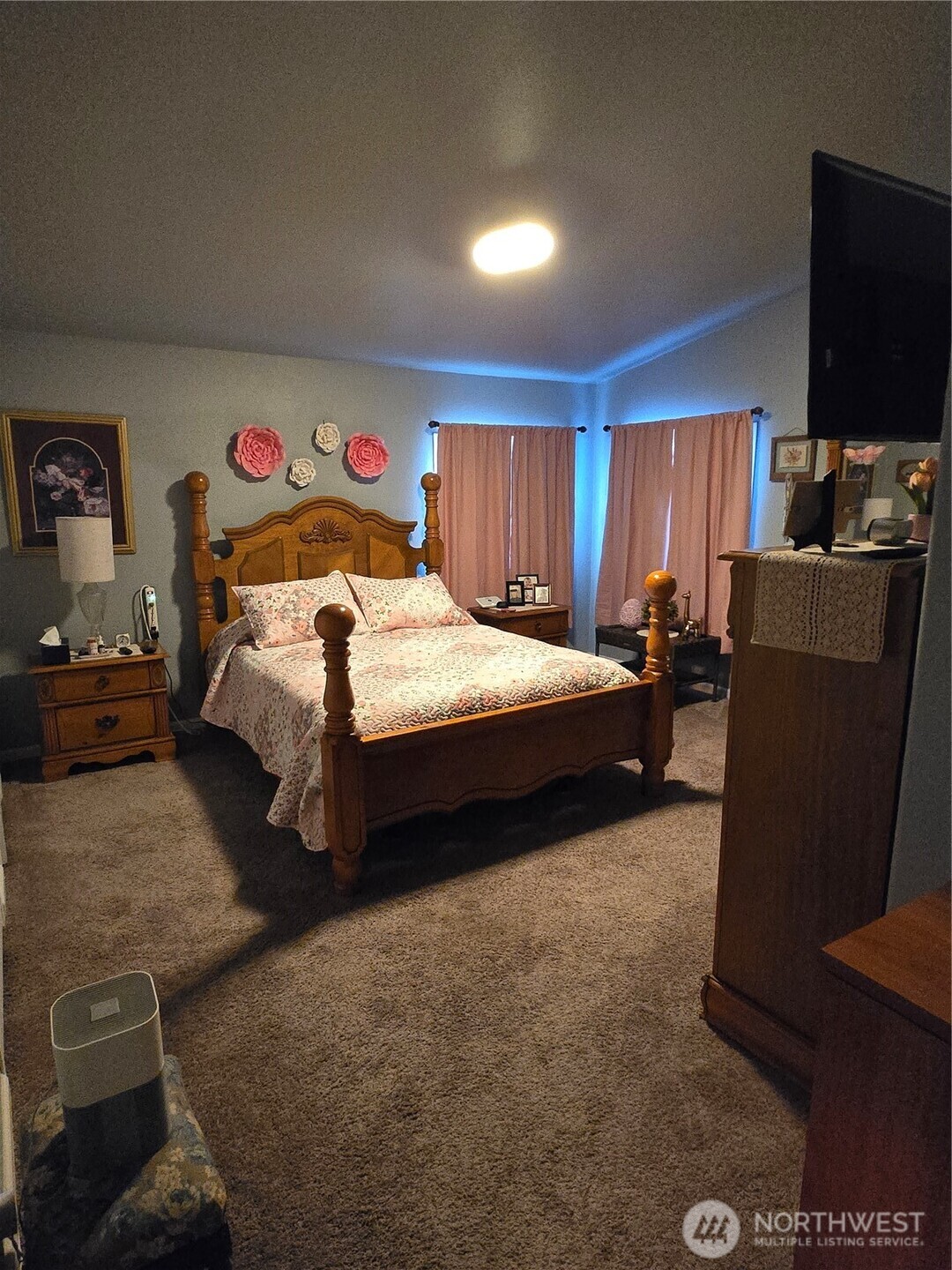 1466 Ferrier Road Winlock, WA 98596 - Photo 21 of 33 a bedroom with a bed and furniture