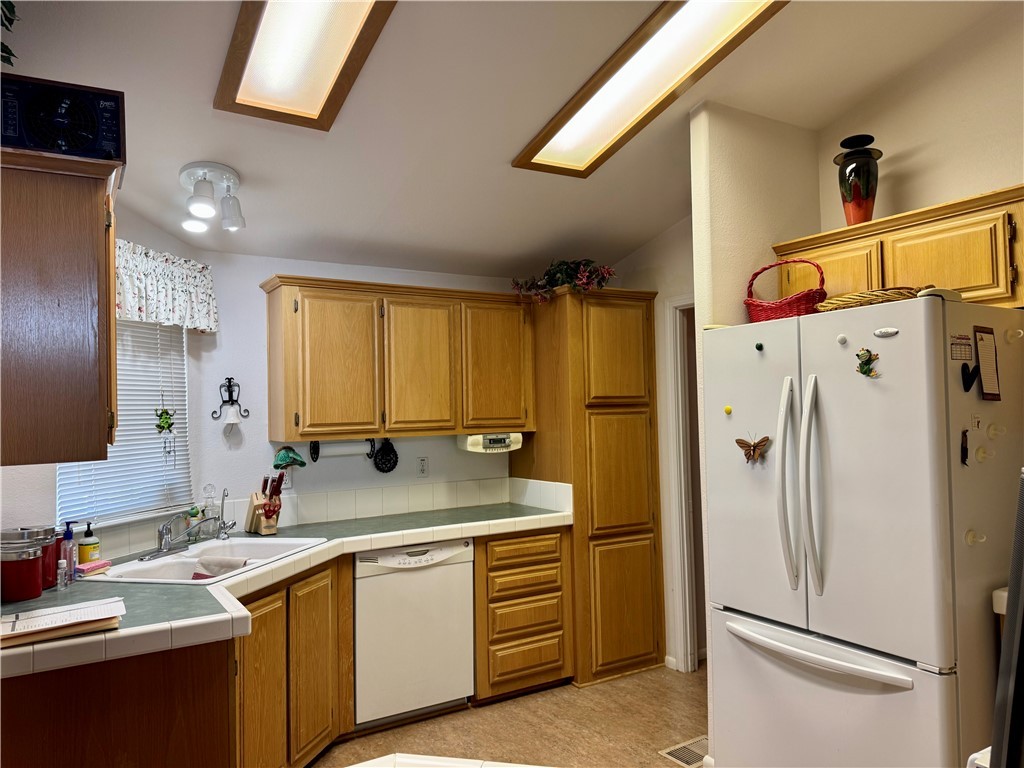 1545 East El Rodeo Road, Unit 167 Fort Mohave, AZ 86426 - Photo 17 of 59 Kitchen