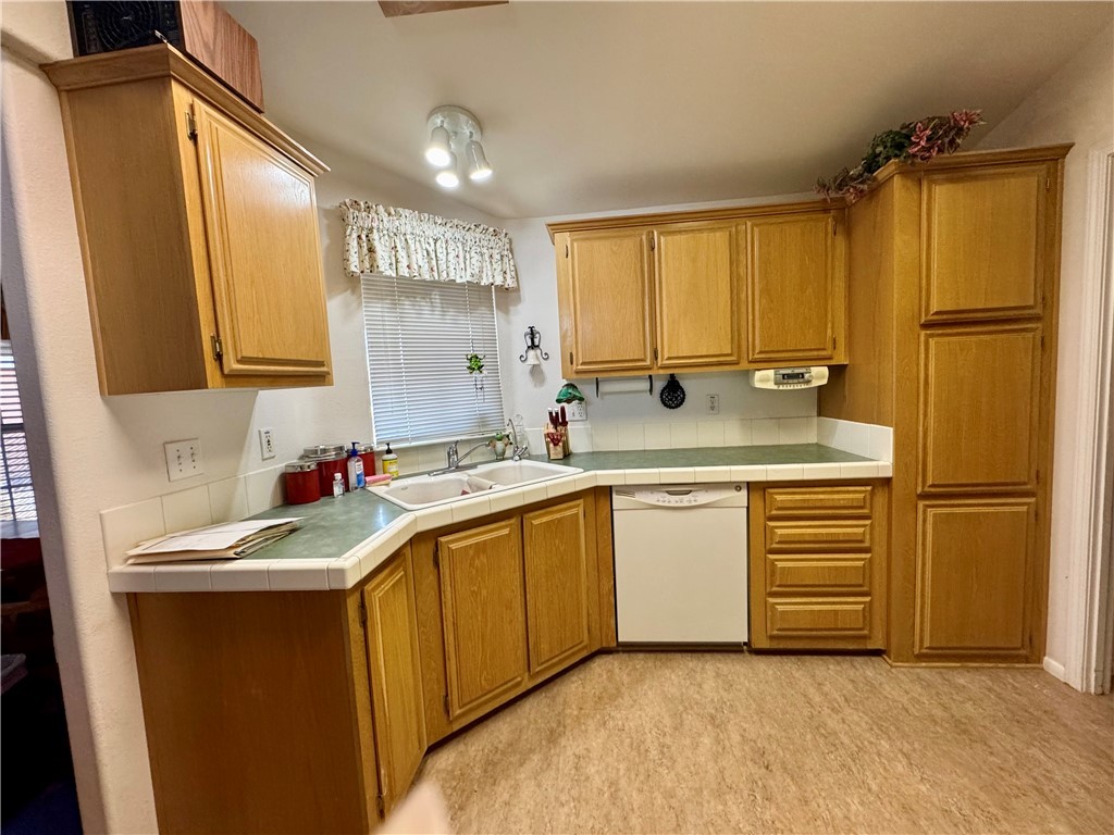 1545 East El Rodeo Road, Unit 167 Fort Mohave, AZ 86426 - Photo 18 of 59 Kitchen