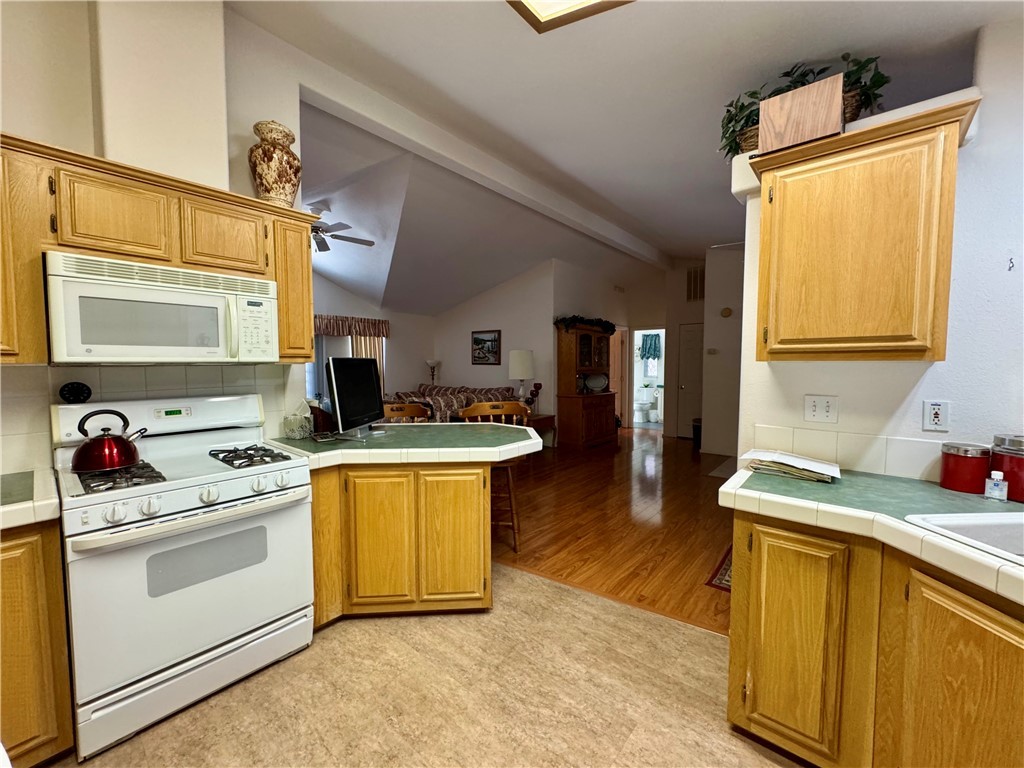 1545 East El Rodeo Road, Unit 167 Fort Mohave, AZ 86426 - Photo 19 of 59 Kitchen