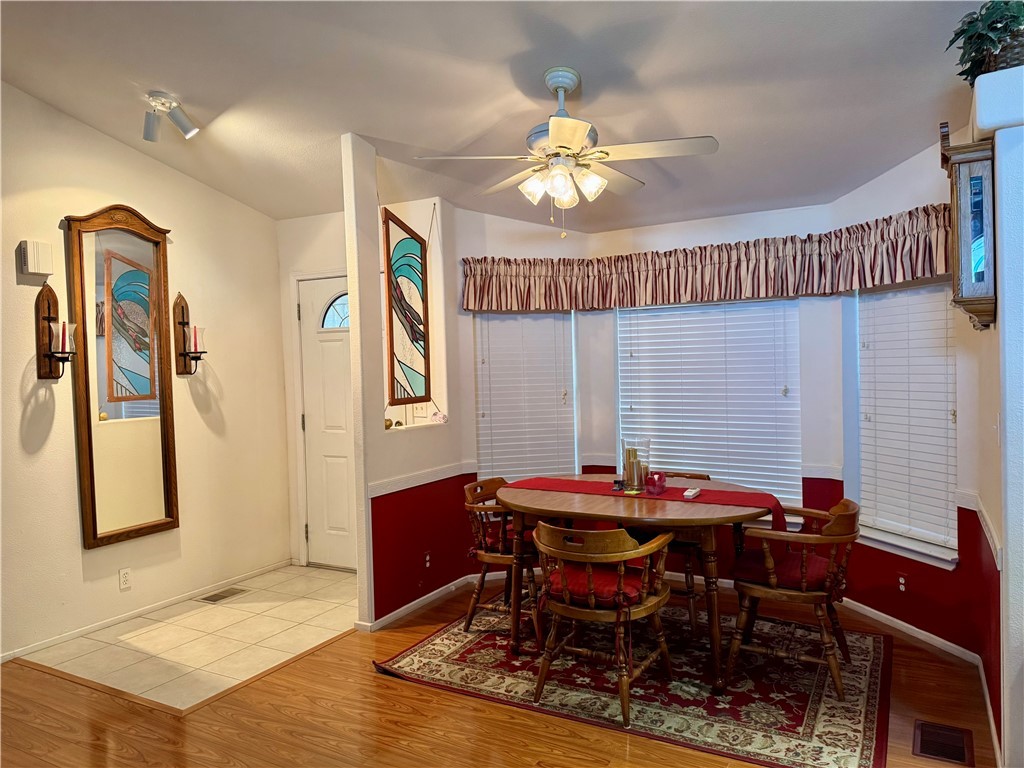 1545 East El Rodeo Road, Unit 167 Fort Mohave, AZ 86426 - Photo 5 of 59 Dining Area