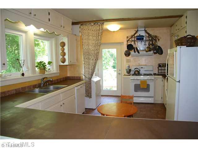 1421 Ritters Lake Road Greensboro, NC 27406 - Photo 7 of 16 Kitchen.
