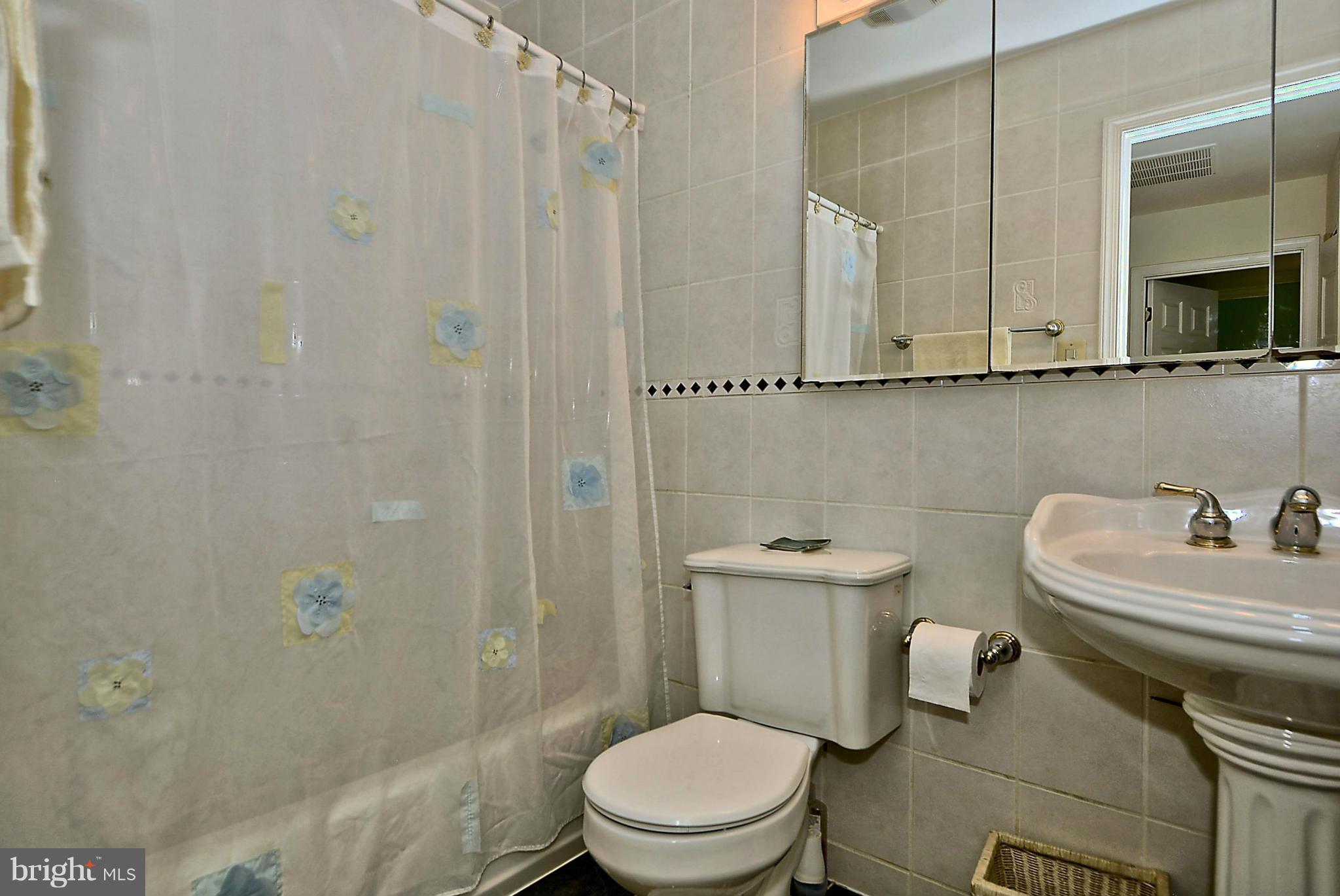 300 Kennedy Road Sterling, VA 20164 - Photo 22 of 28 Full Bath