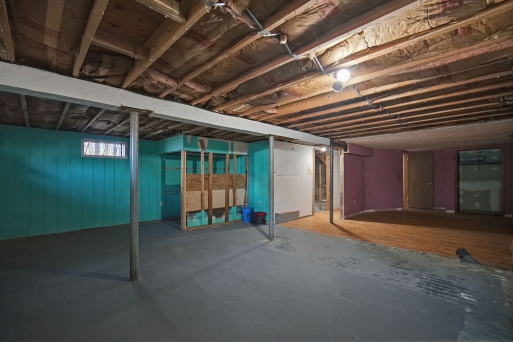 239 Hanson Drive Springfield, MA 01128 - Photo 17 of 26