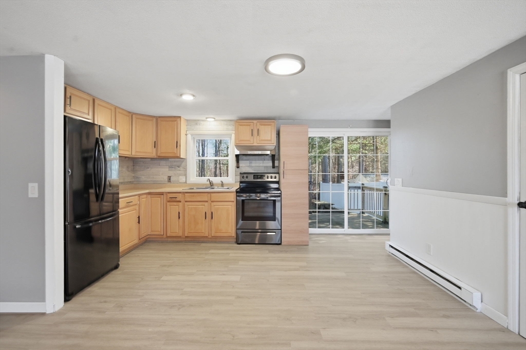 239 Hanson Drive Springfield, MA 01128 - Photo 2 of 26