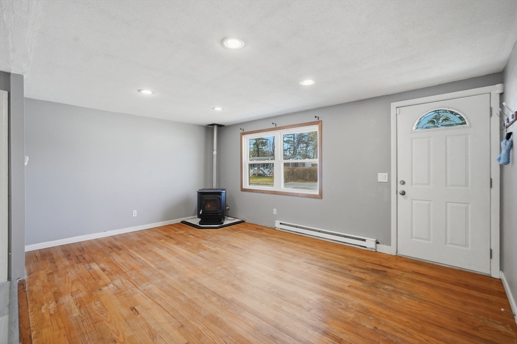 239 Hanson Drive Springfield, MA 01128 - Photo 8 of 26