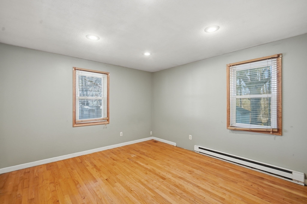 239 Hanson Drive Springfield, MA 01128 - Photo 10 of 26