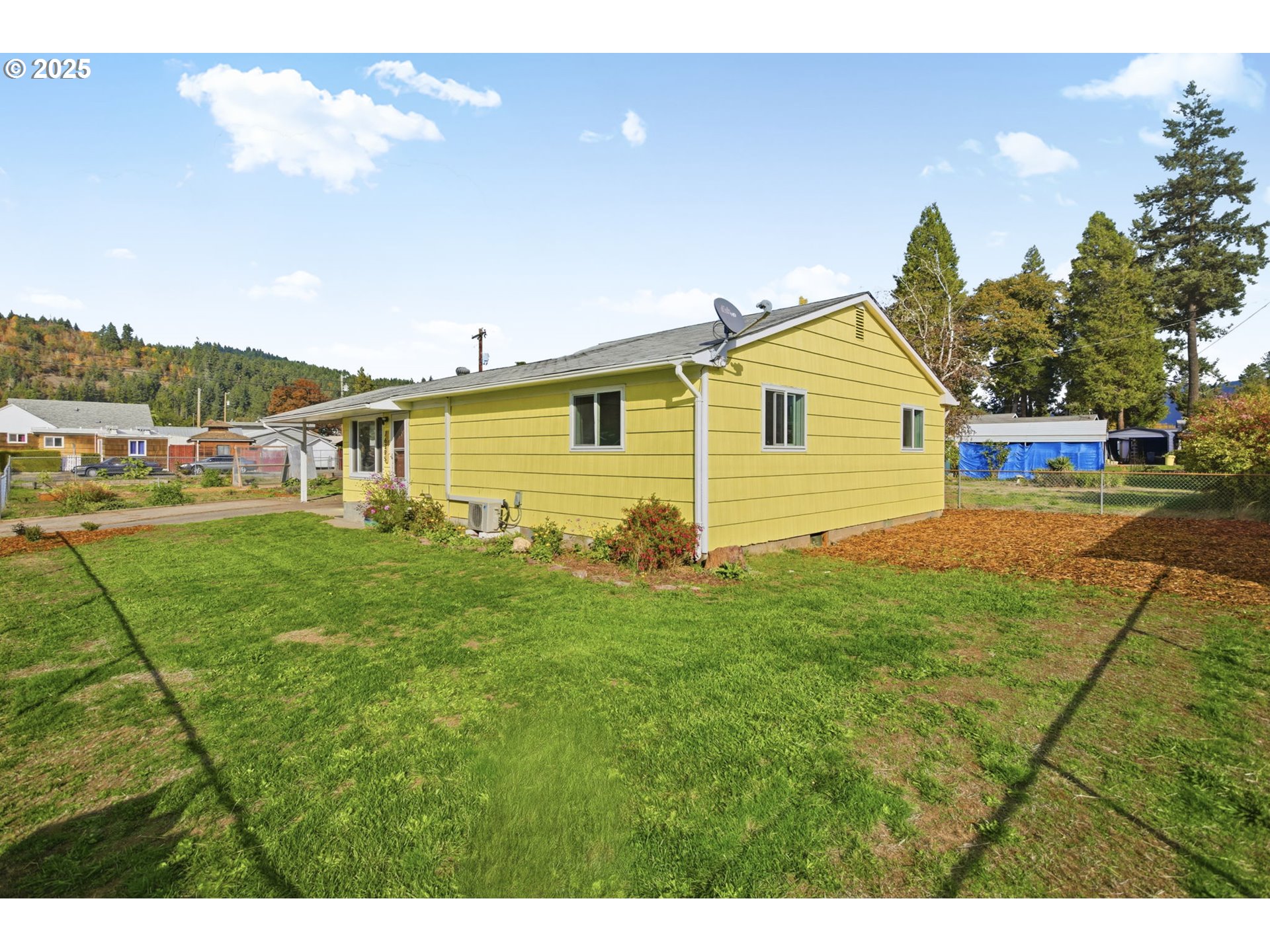 76395 River Road Oakridge, OR 97463 - Photo 4 of 38
