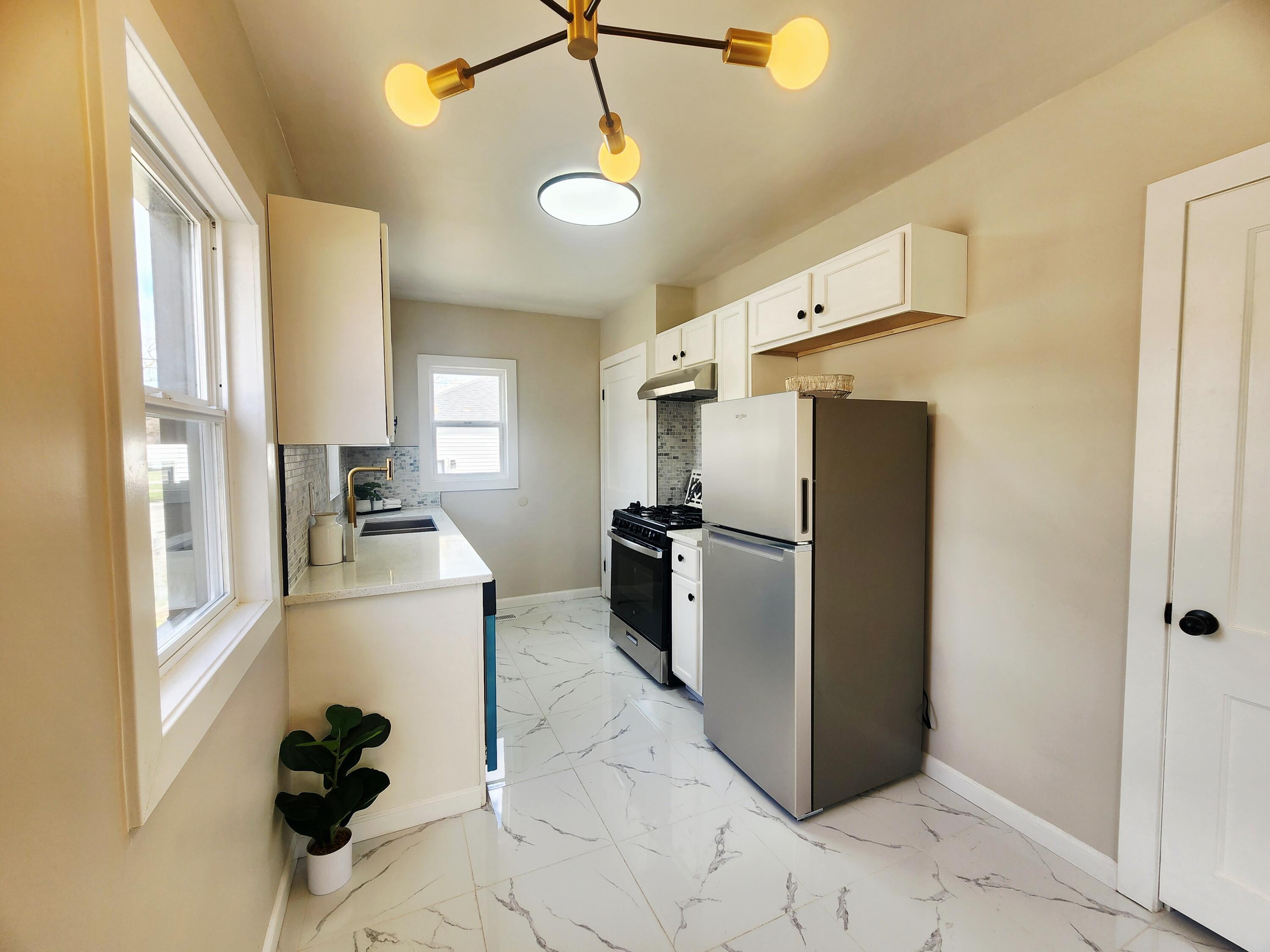 601 Burr Street Gary, IN 46406 - Photo 7 of 24 3000x2250