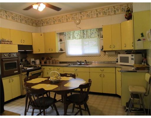 50 Walkers Mill Road Oakdale, PA 15071 - Photo 4 of 12 Kitchen.