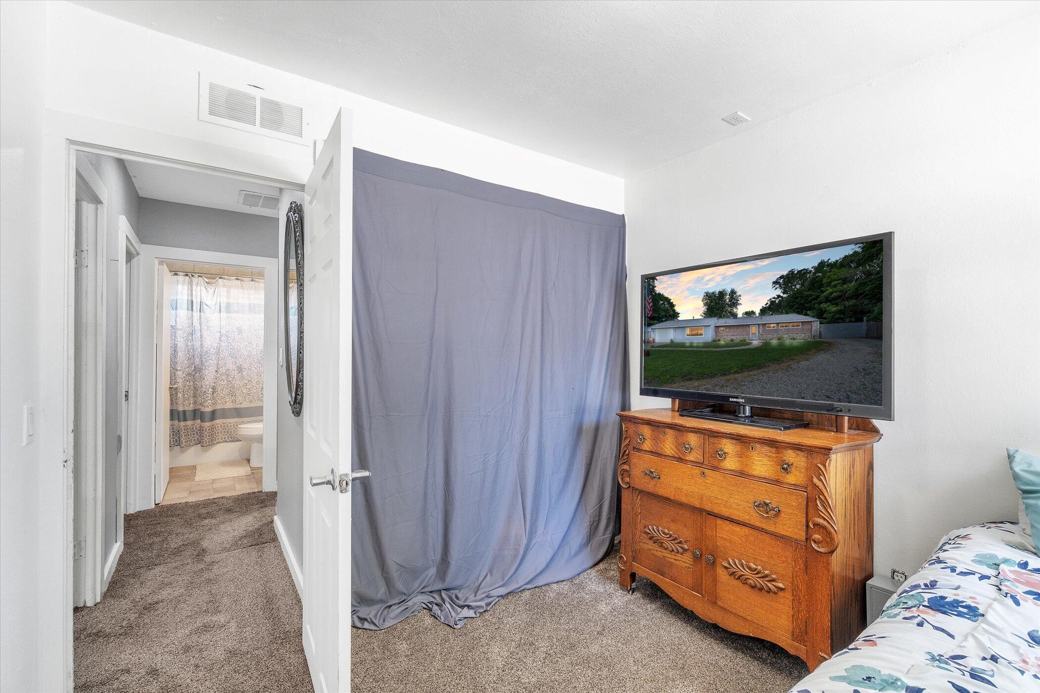 3406 Brooklyn Road Jackson, MI 49203 - Photo 19 of 41 19-3406-Brooklyn-Rd-WindowStill-Real-Est