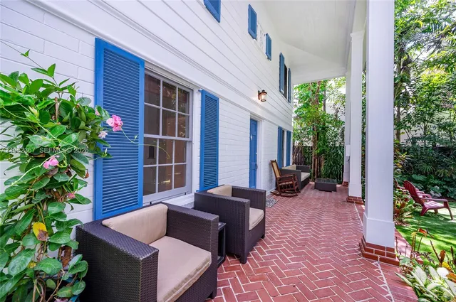 $5,700 | 3569 Avocado Avenue, Coconut Grove, FL 33133