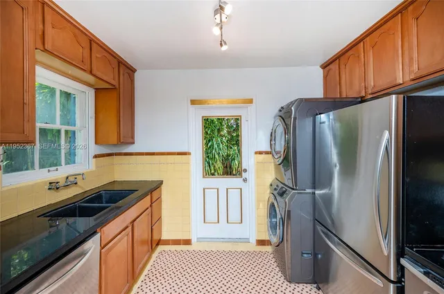 $5,700 | 3569 Avocado Avenue, Coconut Grove, FL 33133