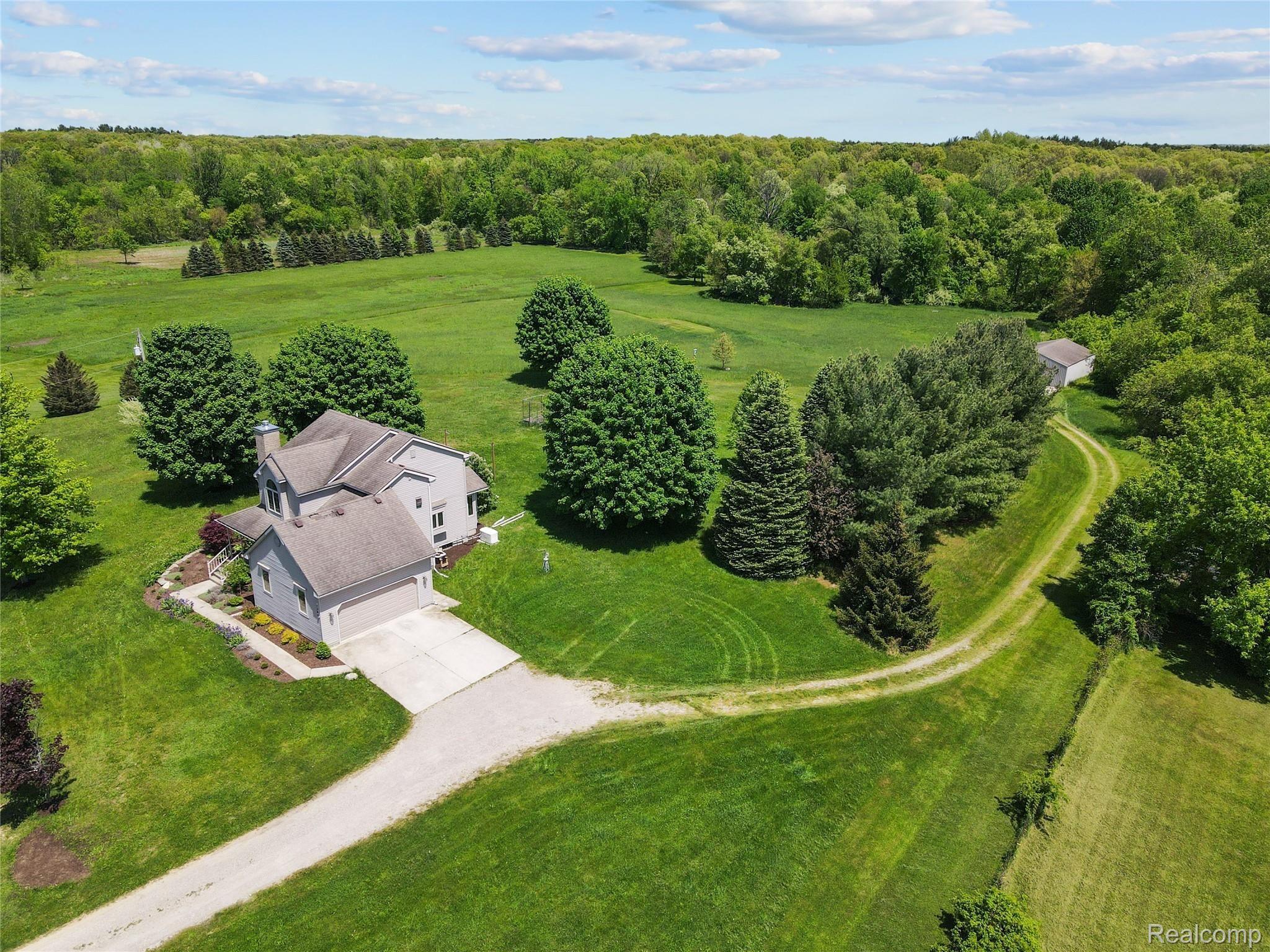 7304 Sanford Road Howell, MI 48855 - Photo 36 of 40 DB01C6A7-B2D3-4F68-9F59-B259C64CDE27.jpeg