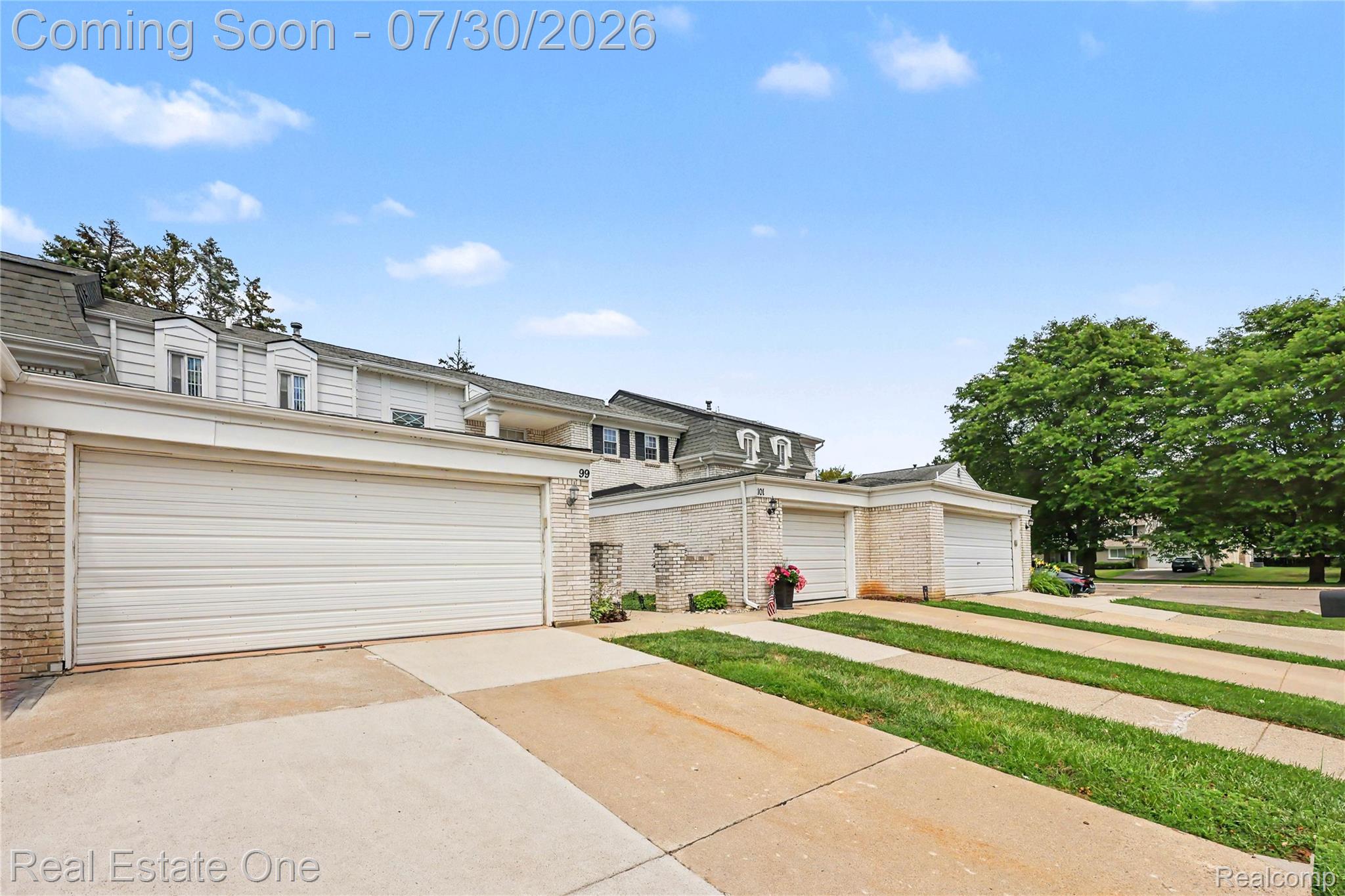 99 Manor Way Rochester, MI 48309 - Photo 4 of 42 004_file_9208.jpg
