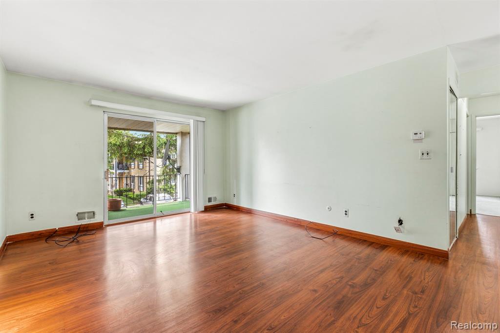 29165 Hayes Road Warren, MI 48088 - Photo 4 of 31