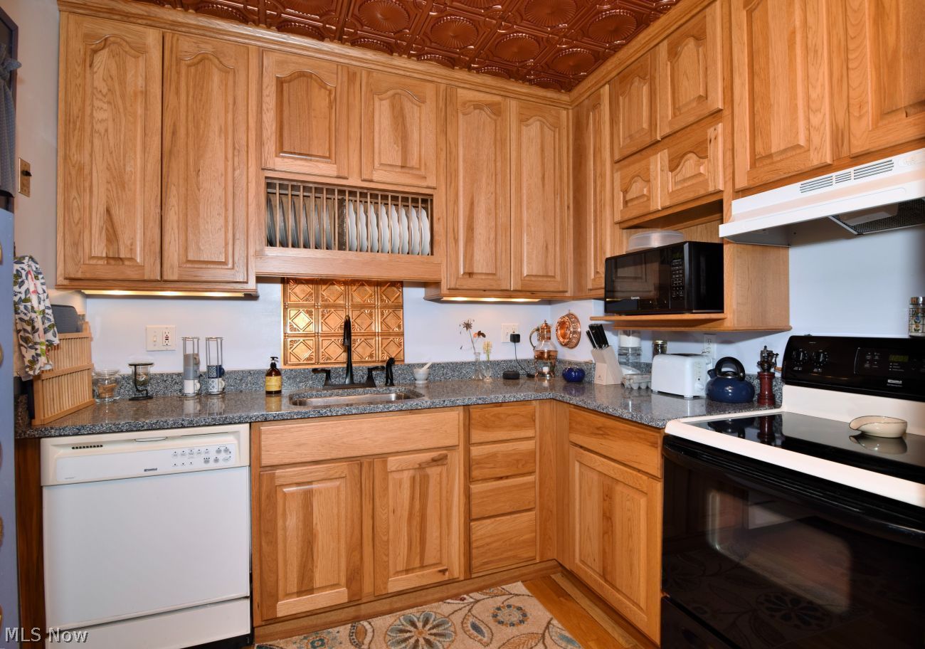 1027 Lander Road Cleveland, OH 44143 - Photo 15 of 43 Gallery Image 15