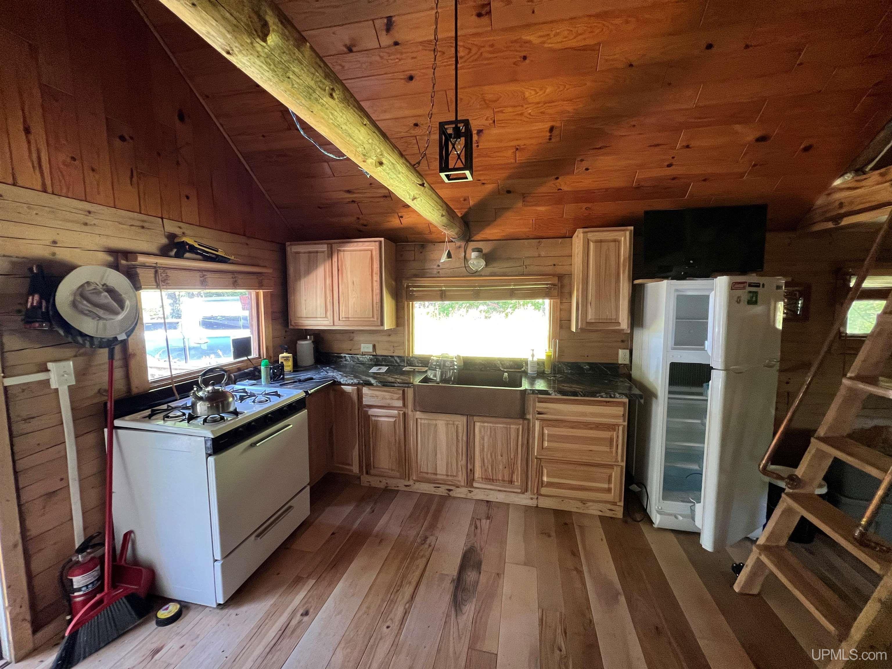 137 Ponozzo Road Iron River, MI 49935 - Photo 3 of 18
