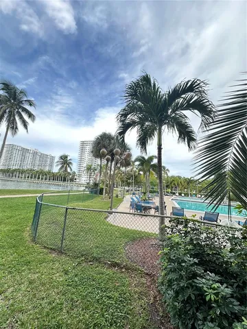 $2,000 | 18151 Northeast 31st Court, Unit 108, Aventura, FL 33160