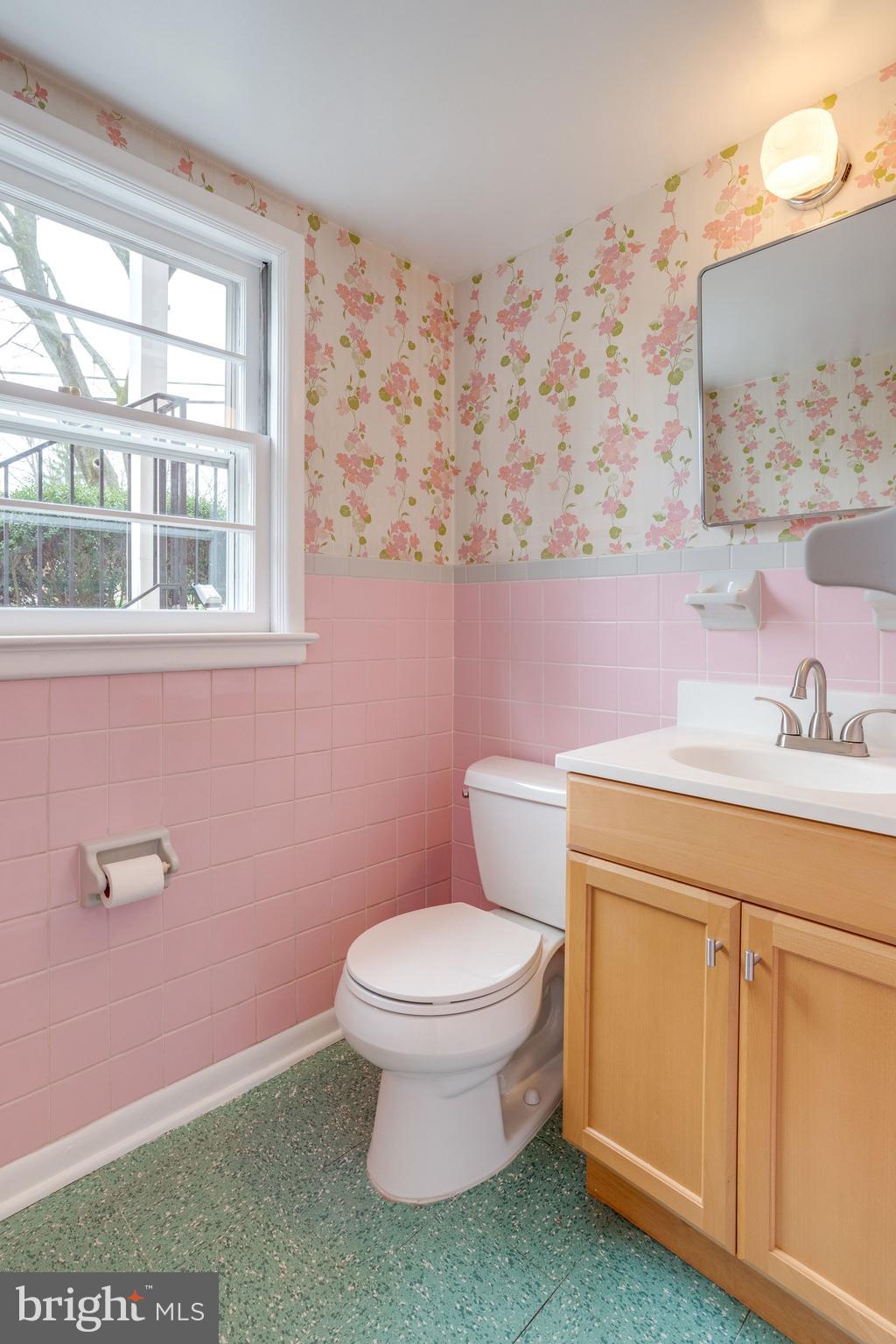 6043 5th Road North Arlington, VA 22203 - Photo 54 of 73 Half-bath.