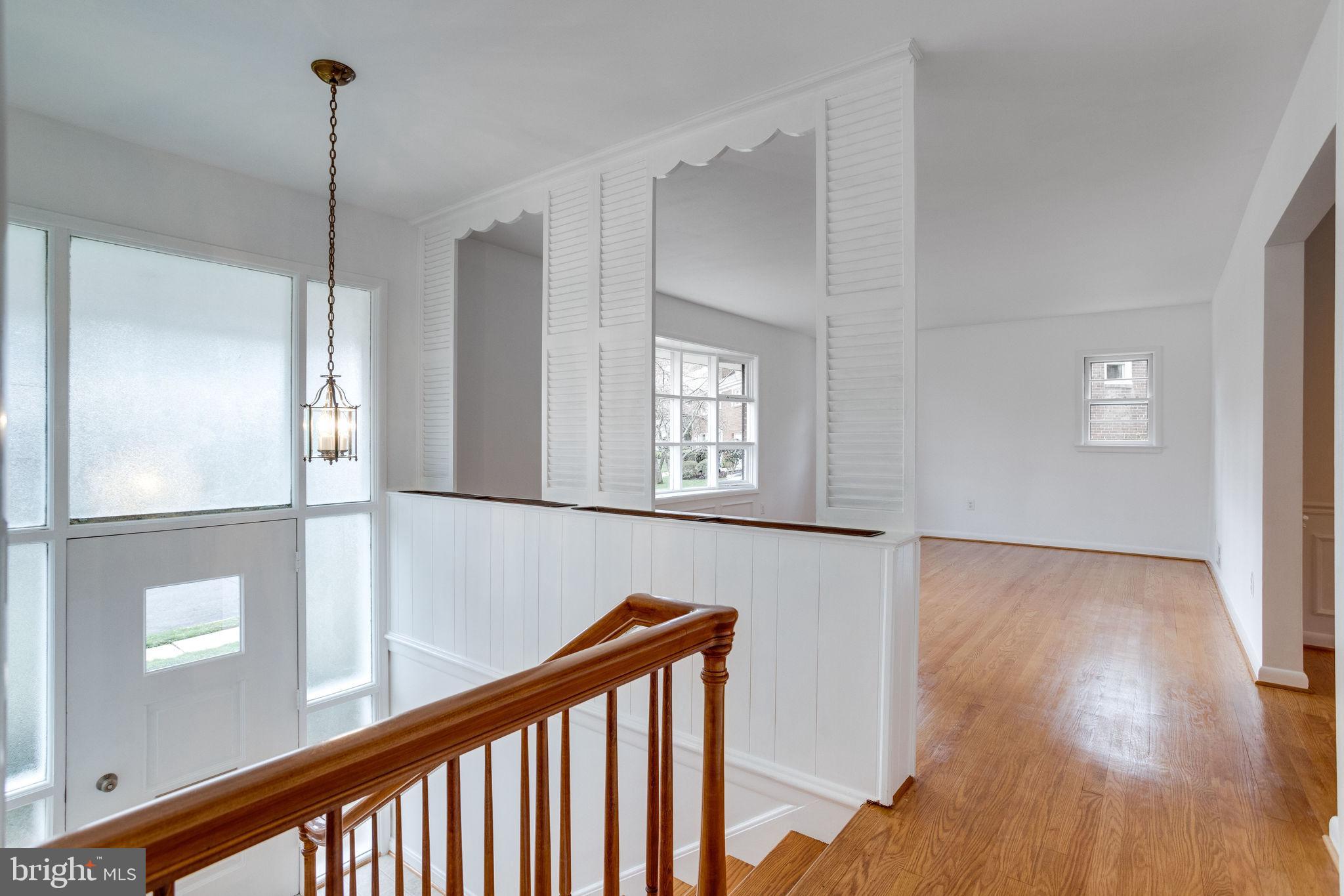 6043 5th Road North Arlington, VA 22203 - Photo 7 of 73 Main level entry.