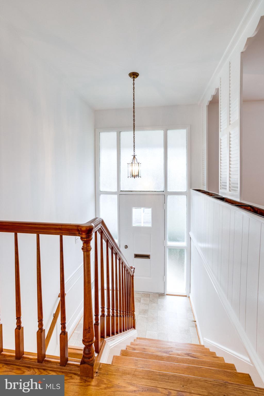 6043 5th Road North Arlington, VA 22203 - Photo 8 of 73 High entry ceiling!