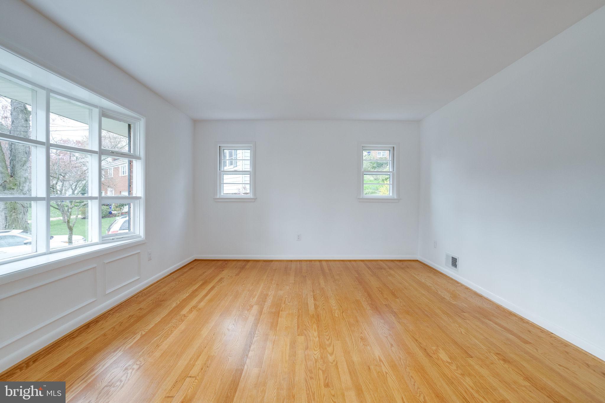 6043 5th Road North Arlington, VA 22203 - Photo 10 of 73 Living Room Natural lighting!