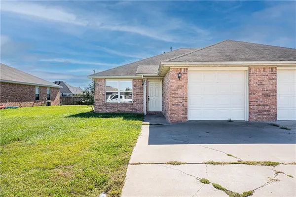 $1,250 | 317 East Marietta Court, Rogers, AR 72758
